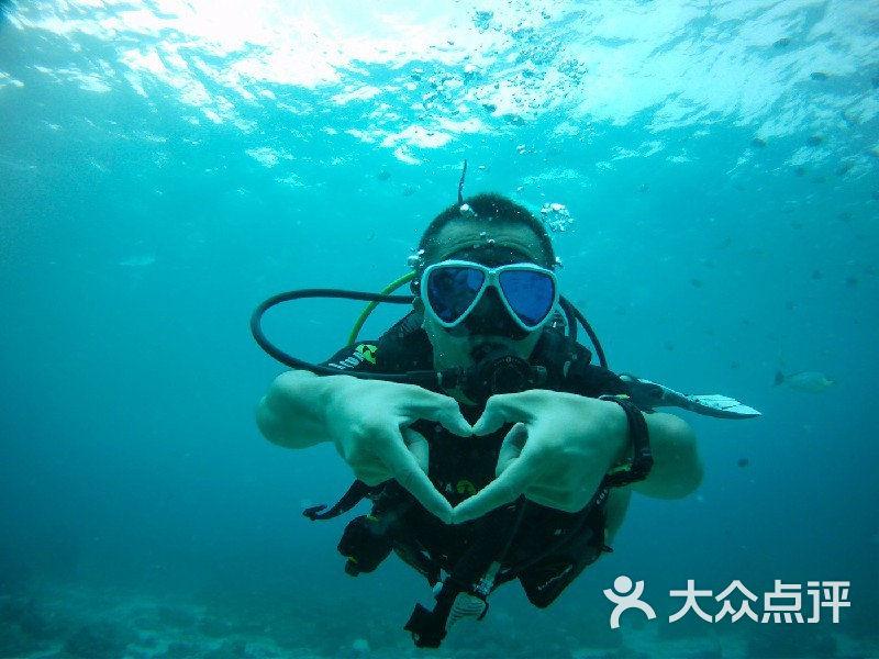 特警力量：王小雅运毒被抓，肚子里生吞五十克病毒，要被判死刑了